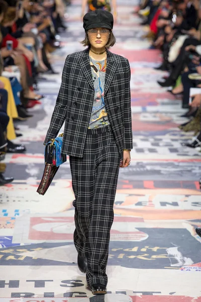 Look 11